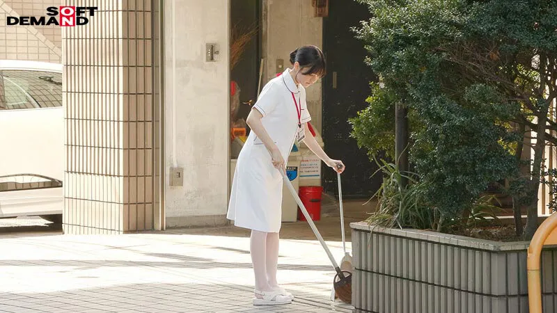 【業務命令】ご奉仕を学べ！5コスプレ接待（ヌキあり）学生 バニーガール ナース 陸上部 サキュバス 宣伝部 松永あかり 画像4