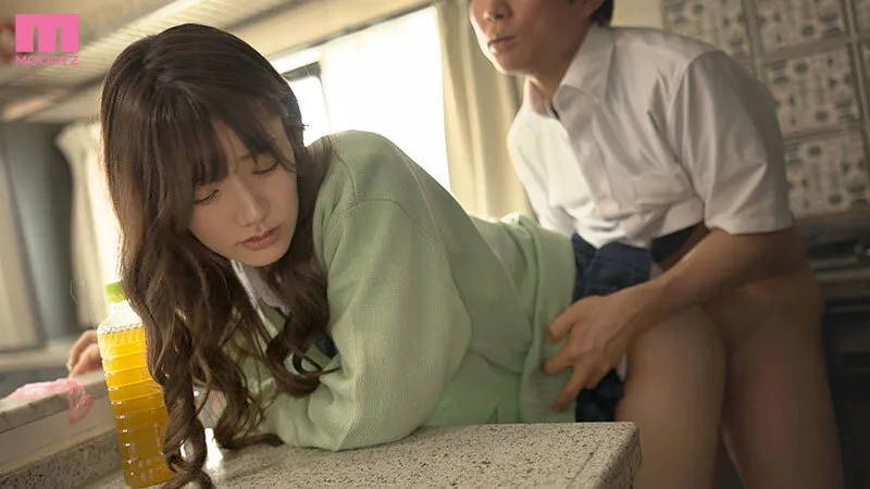 入り浸り幼馴染ギャルの無防備パンチラにド欲情。コンドーム箱を使い切るまで発情ピストンした童貞卒業ヲタク僕 宮下玲奈 画像4