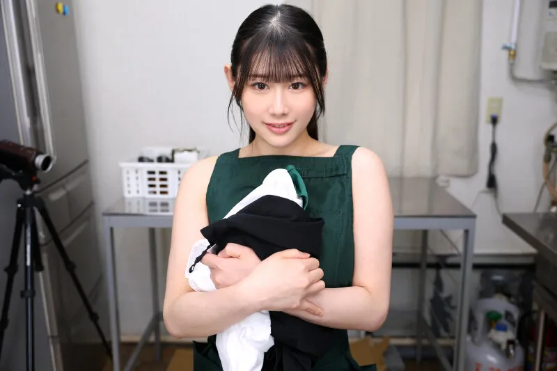 【VR】【8K】バイト女子を直撃口説きインタビュー！閉店後のカフェで巨乳バイトJDを口説き落とし！恥じらいインタビューから性欲解放の激ハメ中出し連発！ 白石さん 画像13