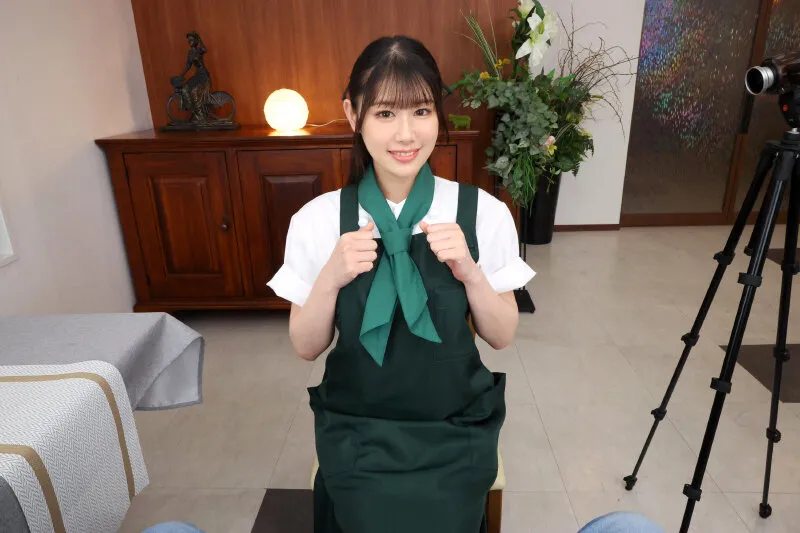 【VR】【8K】バイト女子を直撃口説きインタビュー！閉店後のカフェで巨乳バイトJDを口説き落とし！恥じらいインタビューから性欲解放の激ハメ中出し連発！ 白石さん 画像2